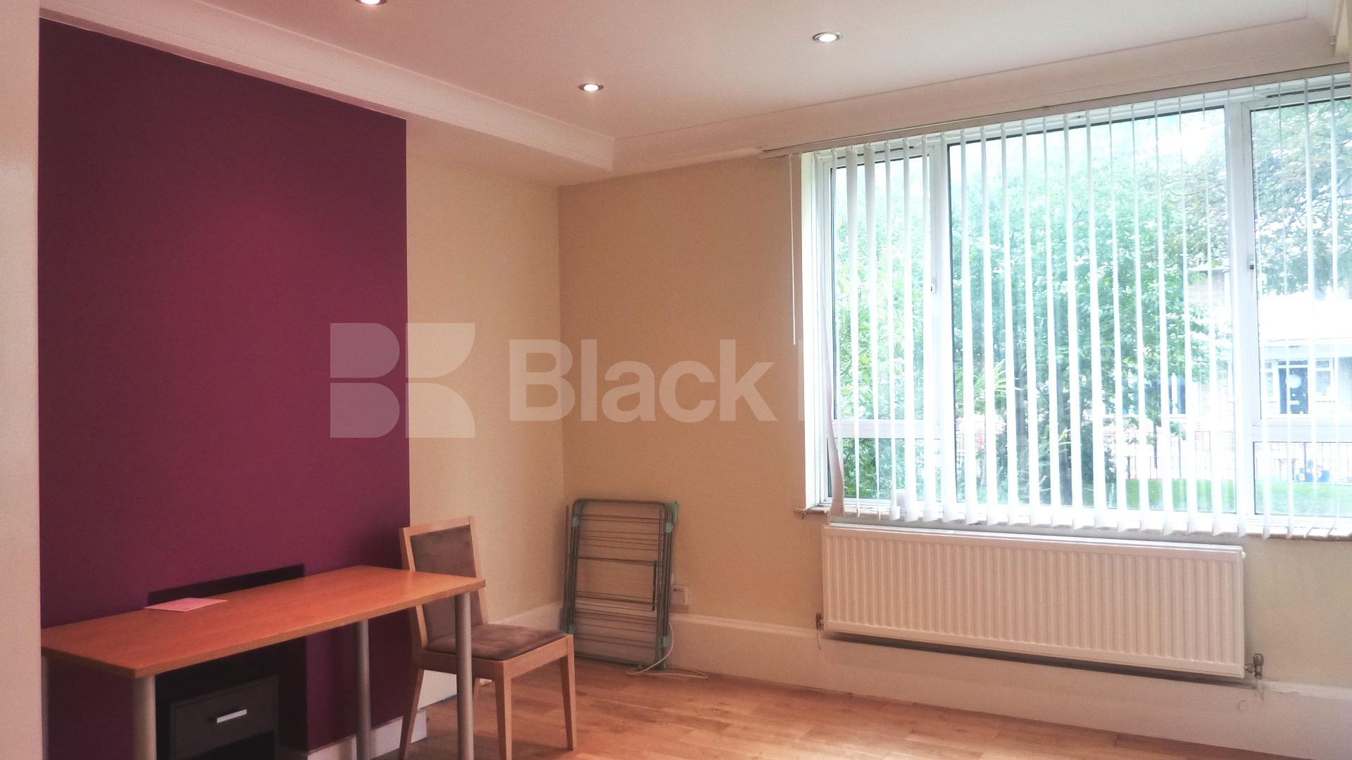 			IDEAL FOR 3 SHARERS!, 2 Bedroom, 1 bath, 1 reception Flat			 Rochester Square, CAMDEN  